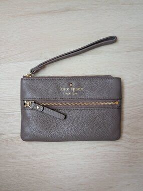 Kate Spade New York Cobble Hill Bee Pebbled Leather Warm Taupe Wristlet Wallet
